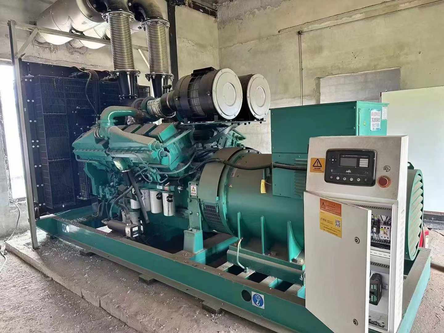 丹巴无功补偿装置的性能评估需要考虑哪些因素？