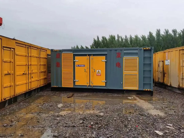 丹巴柴油发电机如何判断干式空气滤清器是否需要更换？