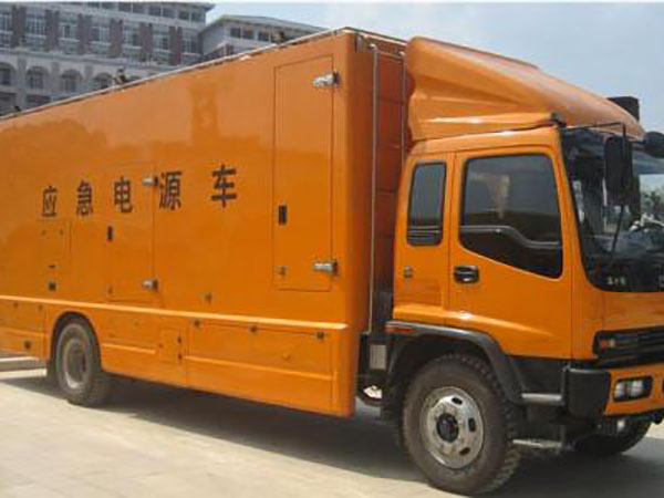 丹巴冬季柴油发电机启动前，如何检查燃油系统中的积水？